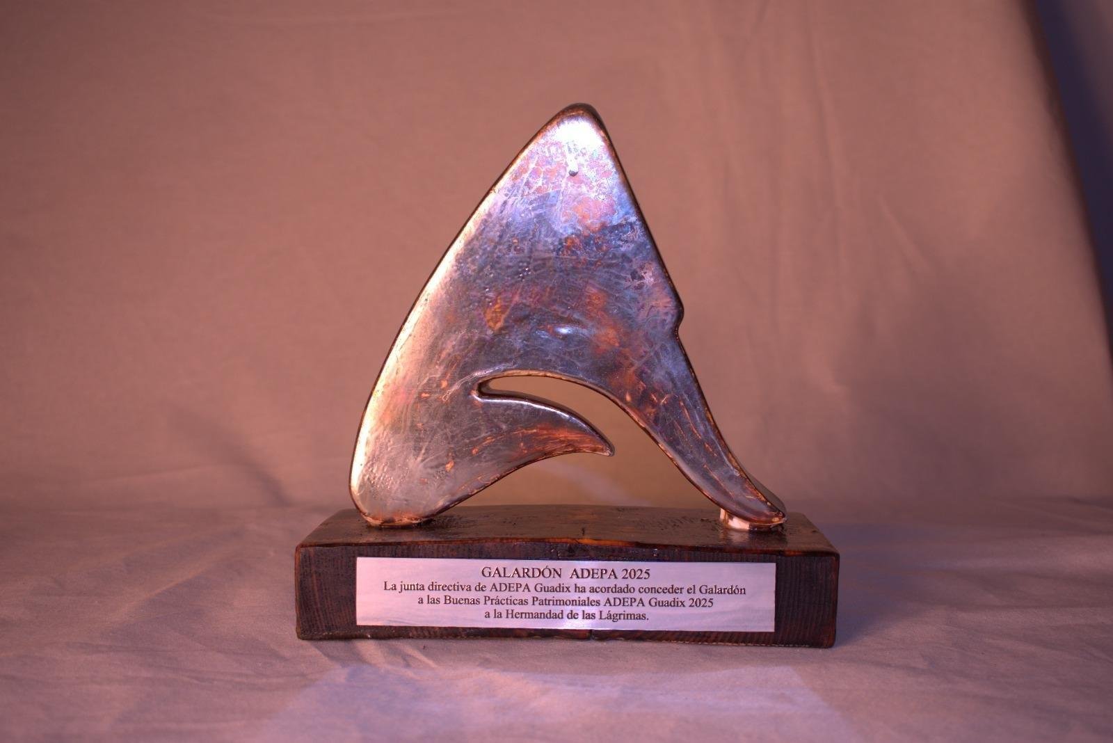 Galardón ADEPA 2025 Diseño y producción de galardón artesanalmente